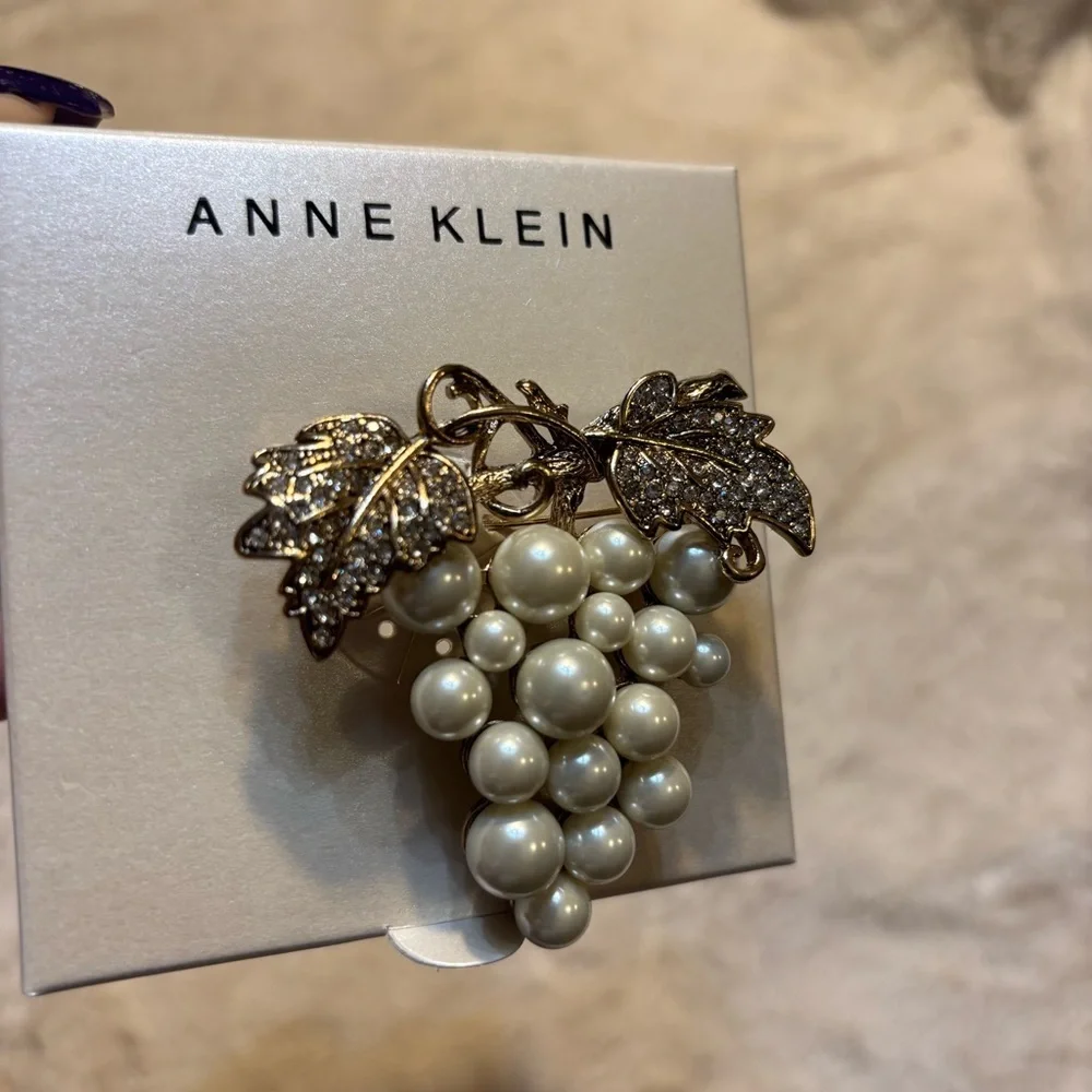 NEW Anne Klein Brooch Gold-tone Crystals Leaves Ivory Pearl Cluster Classic NIB